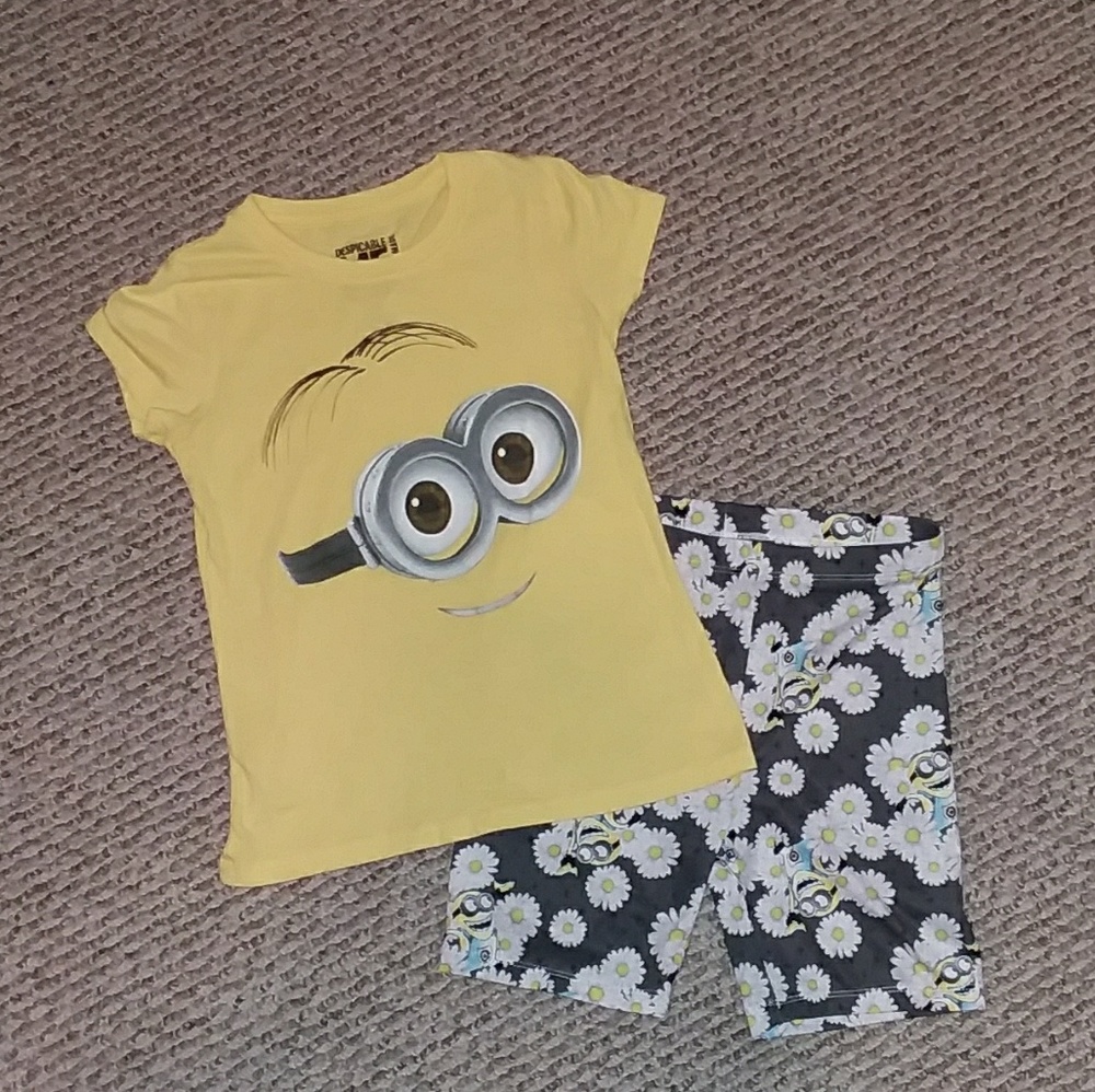 **Excellent Condition** Girls Minion Set